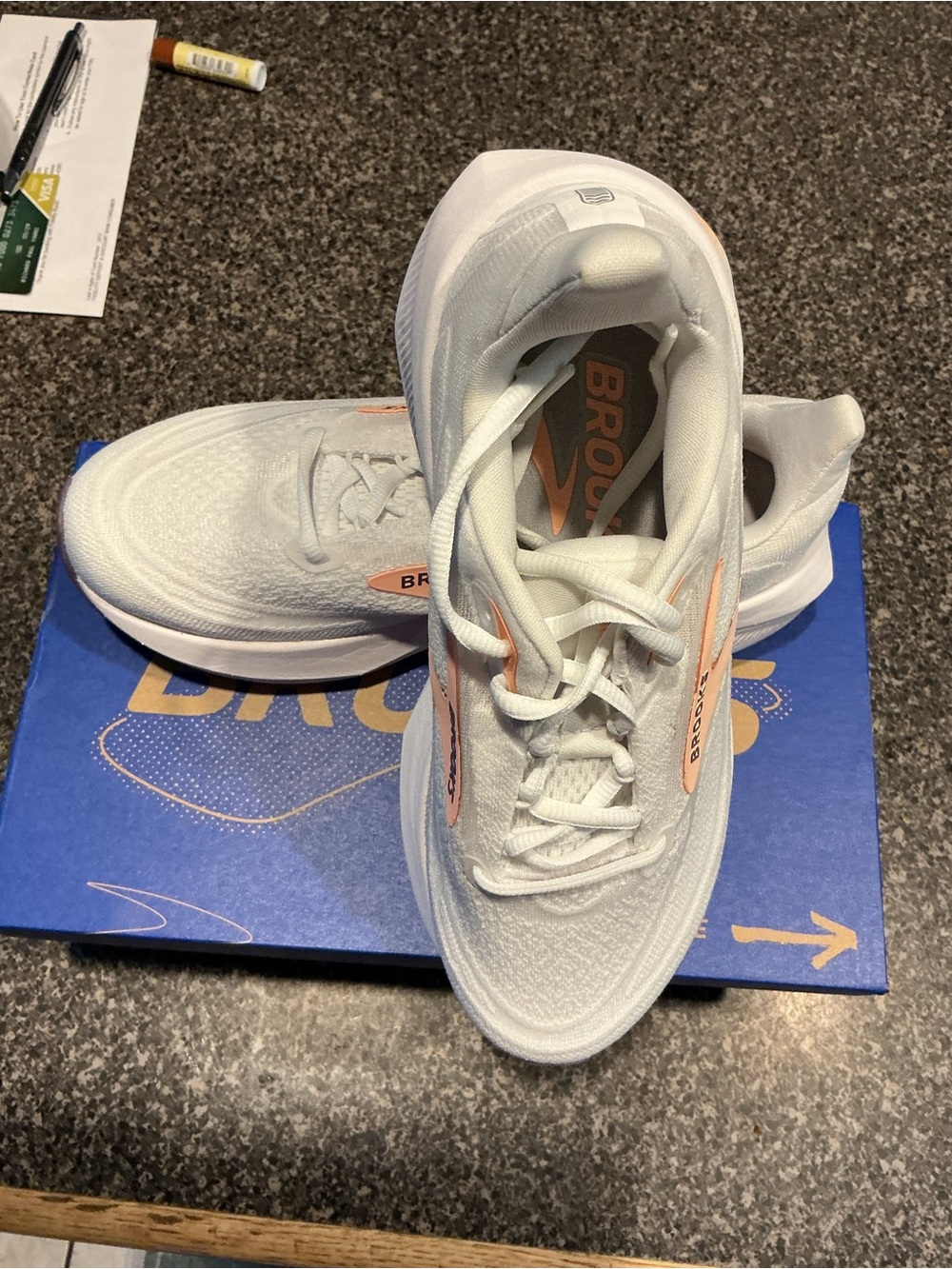 Brooks Revel 9 Women’s White Running Shoes with Peach Accents size 7.5